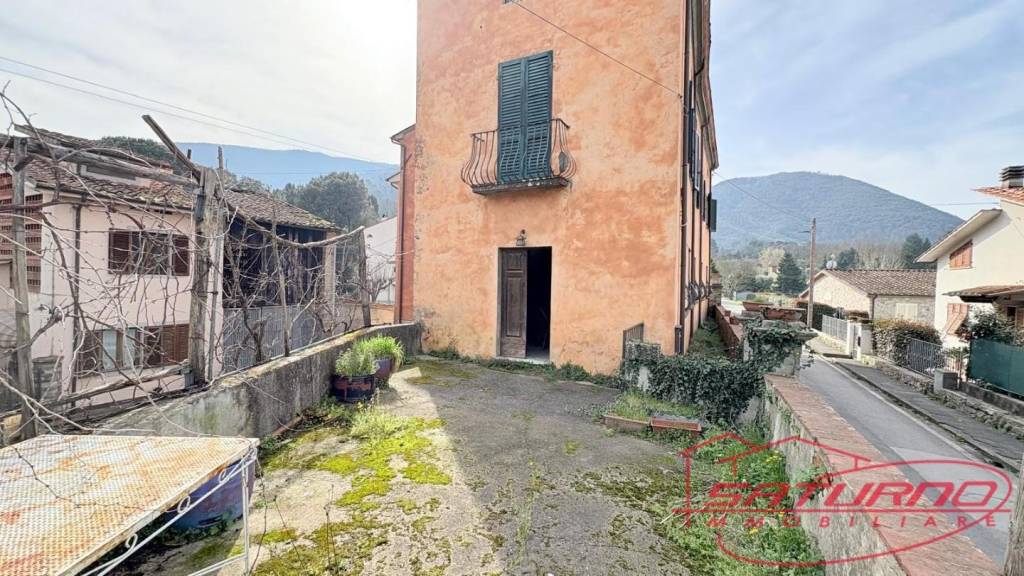 appartamento in vendita a Lucca in zona Cerasomma