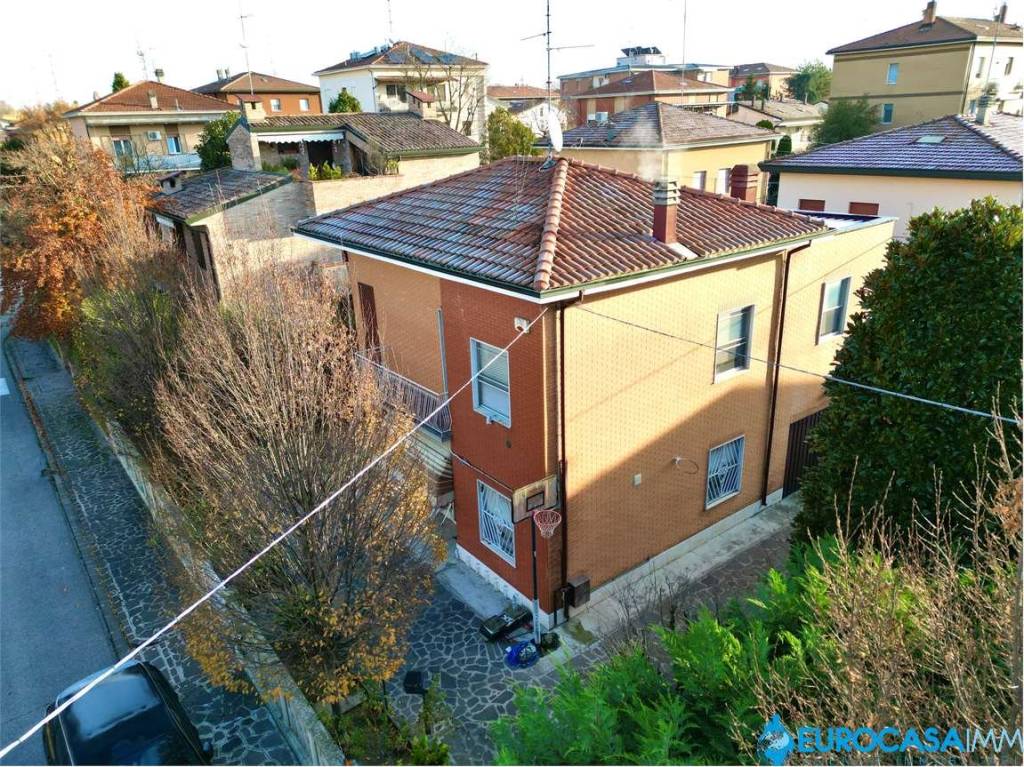 casa indipendente in vendita a Carpi in zona Quartirolo