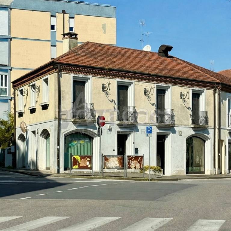 casa indipendente in vendita a Rovigo in zona Centro Storico