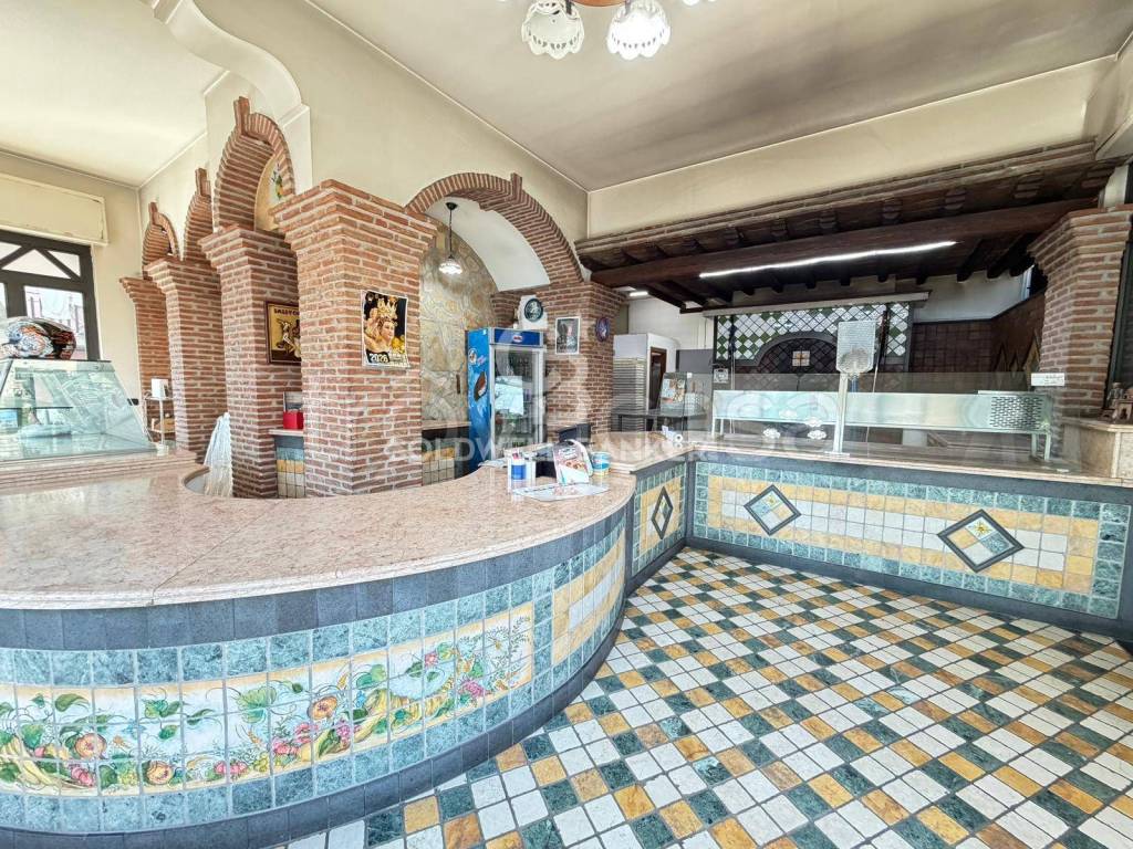 negozio in vendita ad Aci Catena