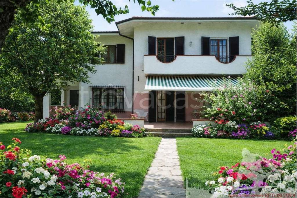 casa indipendente in vendita a Forte dei Marmi in zona Roma Imperiale