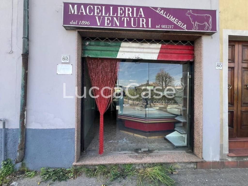 negozio in vendita a Capannori in zona Santa Margherita