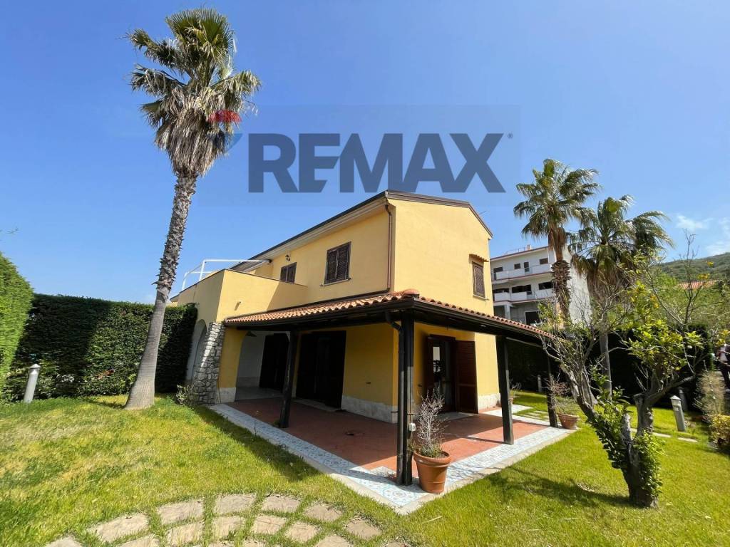 casa indipendente in vendita a Sangineto