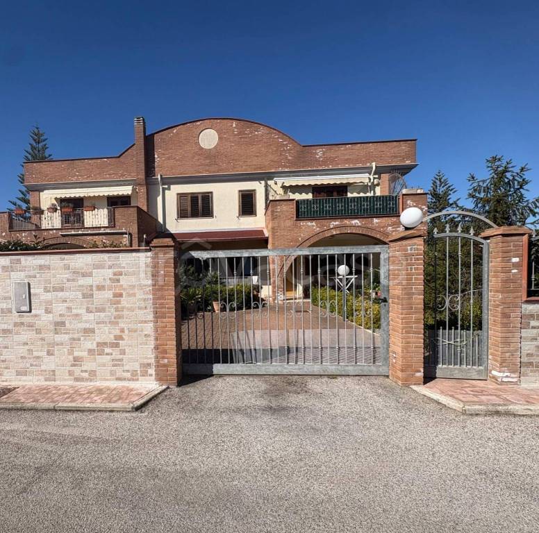 casa indipendente in vendita a Taranto in zona Lama