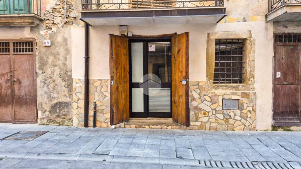 ufficio in vendita a Paola