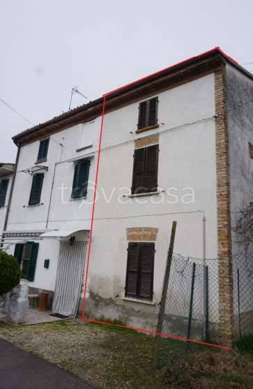 casale in vendita a Robecco Pavese in zona Stradellino