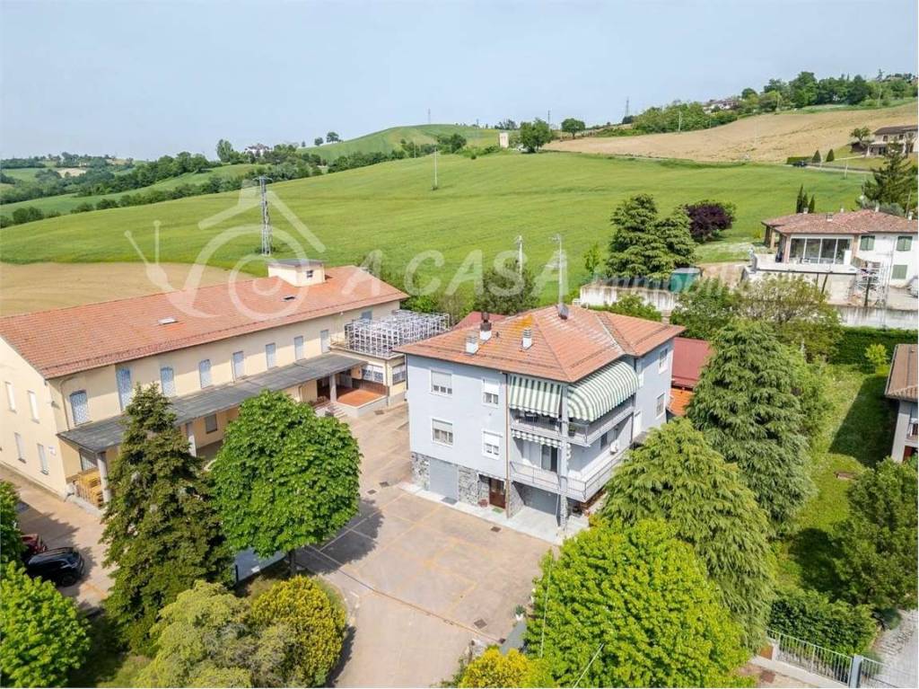 casa indipendente in vendita a Lesignano de' Bagni
