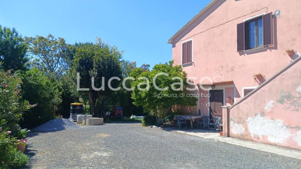 casa indipendente in vendita a Riparbella