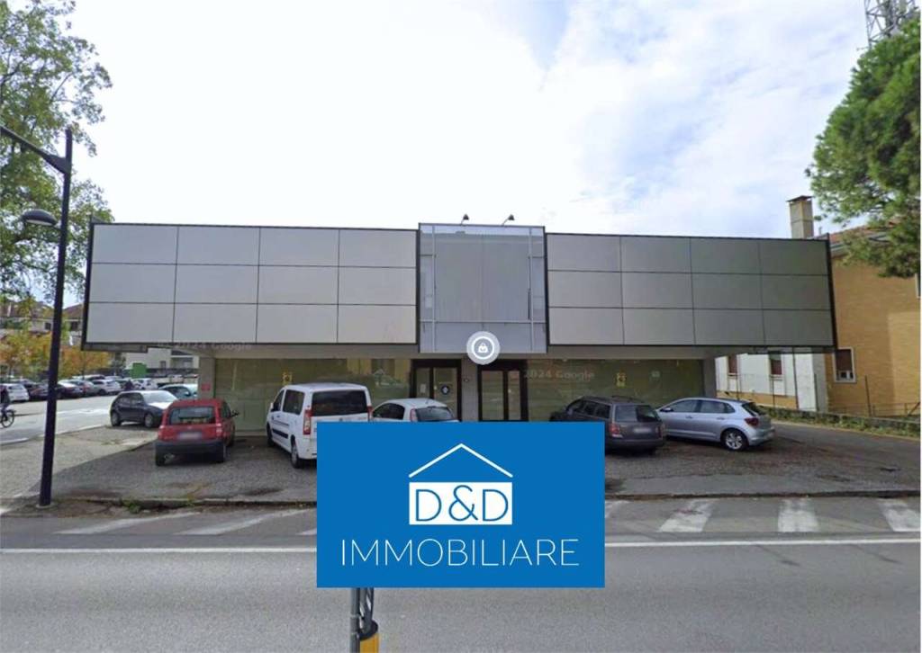 locale commerciale in vendita a Verbania in zona Pallanza
