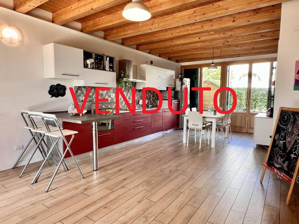 casa indipendente in vendita a Bussolengo