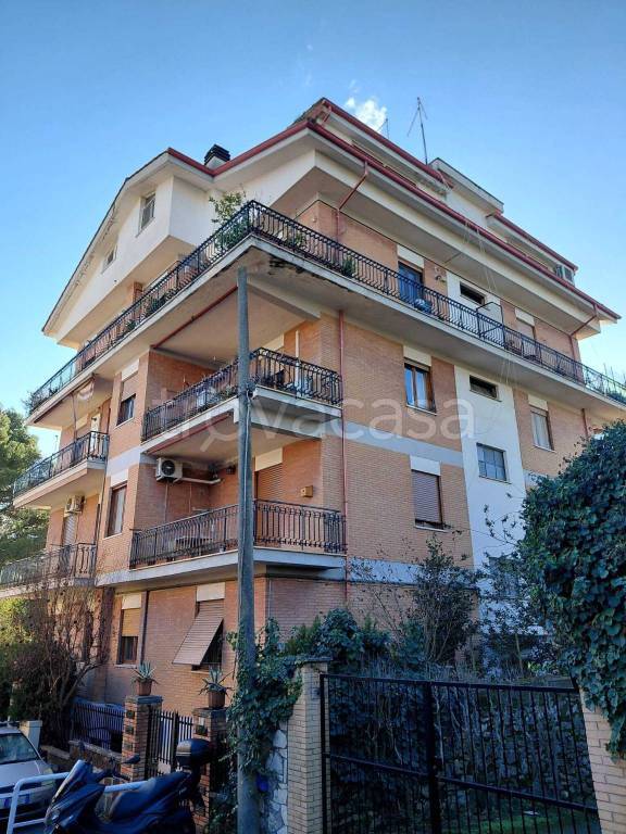 appartamento in vendita a Guidonia Montecelio in zona Guidonia