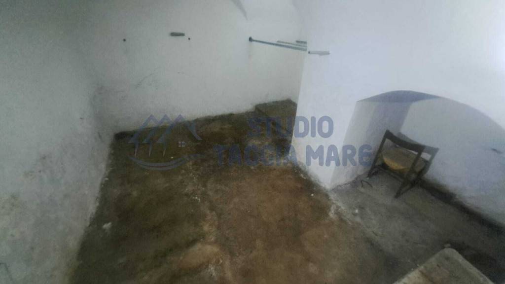 locale di sgombero in vendita a Badalucco