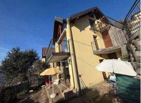 appartamento in vendita a Maccagno con Pino e Veddasca in zona Campagnano
