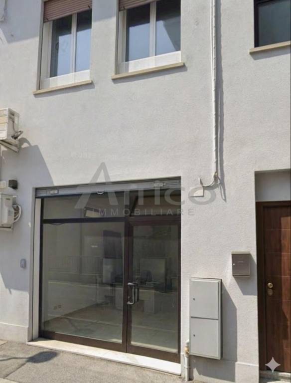 locale commerciale in vendita a Rovigo