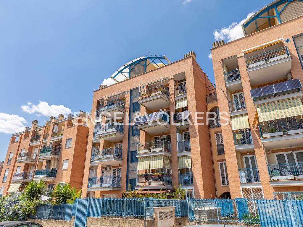 appartamento in vendita a Roma in zona Castelverde