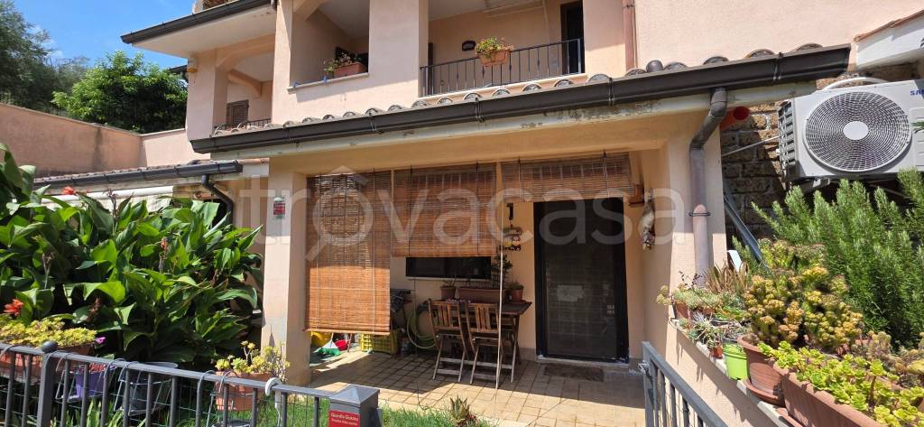 casa indipendente in vendita a Rignano Flaminio in zona Santo Sisini