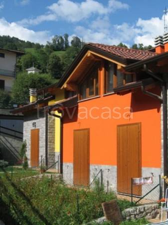 Villa a Schiera in vendita a Val Brembilla via Roma, 48