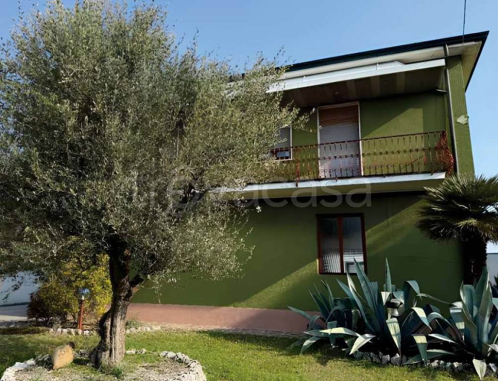 appartamento in vendita a Cornate d'Adda in zona Colnago