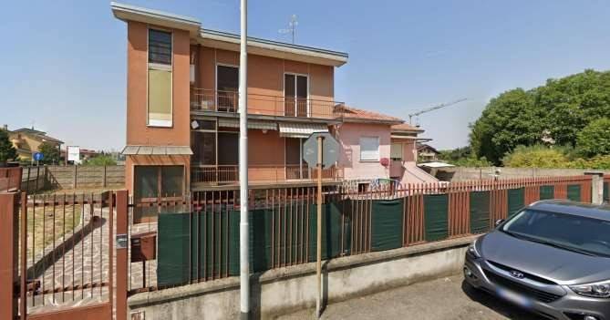 casa indipendente in vendita a Lainate