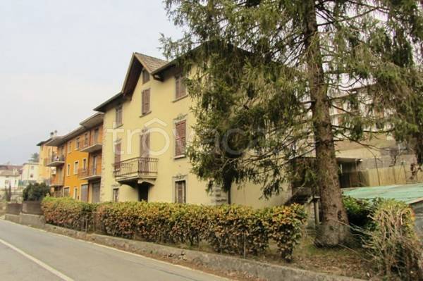 Intero Stabile in vendita a Sant'Omobono Terme via Vittorio Veneto, 71