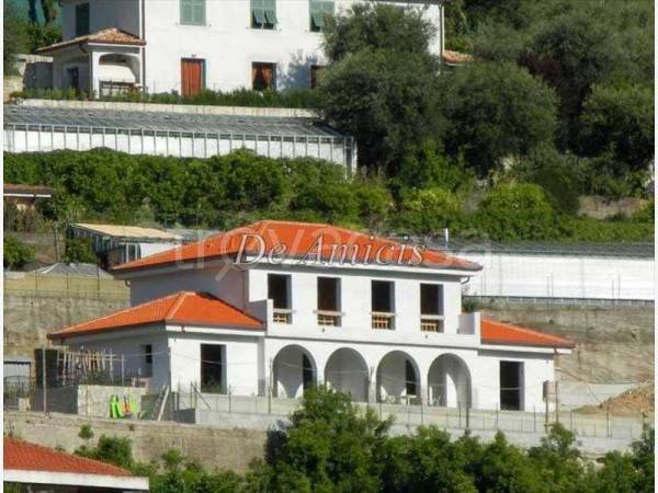 Villa Bifamiliare in vendita a Camporosso
