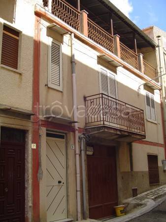 Casa Indipendente in in vendita da privato a Campofiorito via Camillo Benso Conte di Cavour, 9