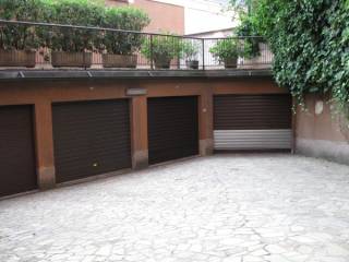 Garage in affitto a milano via sebastiano veniero, 42