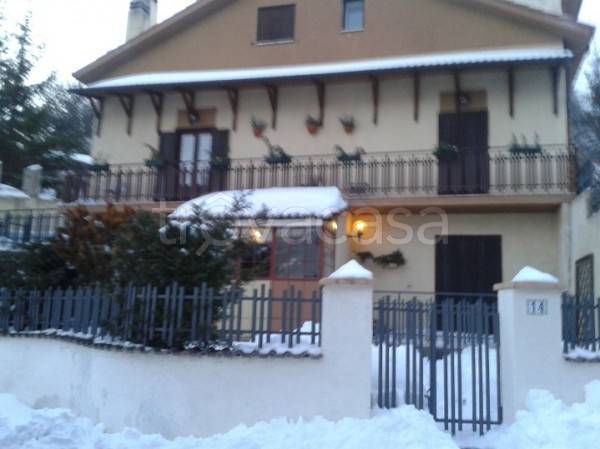 Villa in in vendita da privato a Rocca di Mezzo località Colle Belvedere, 14a