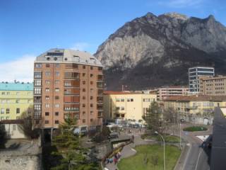 Garage in vendita a lecco via palestro, 18