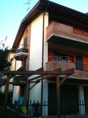 Villa a Schiera in in vendita da privato a Reggio nell'Emilia via Ghiarda