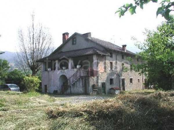 Casale in in vendita da privato a Borgo Val di Taro località Le Vignole Fraz. Brunelli