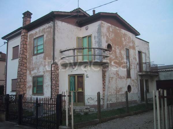 Villa Bifamiliare in in vendita da privato a Canaro via Antonio Gramsci