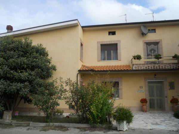 Villa Bifamiliare in in vendita da privato a Crecchio unnamed Road