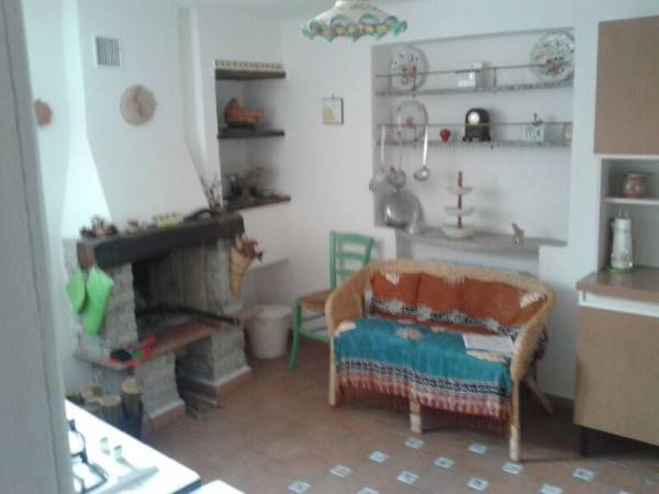 Appartamento in in vendita da privato a Carrodano piazza Santa Felicita, 17