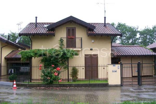 Villa in vendita a Castelletto sopra Ticino via Beati