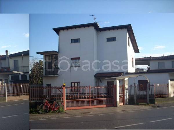 Villa in vendita a Fornovo San Giovanni via Caravaggio