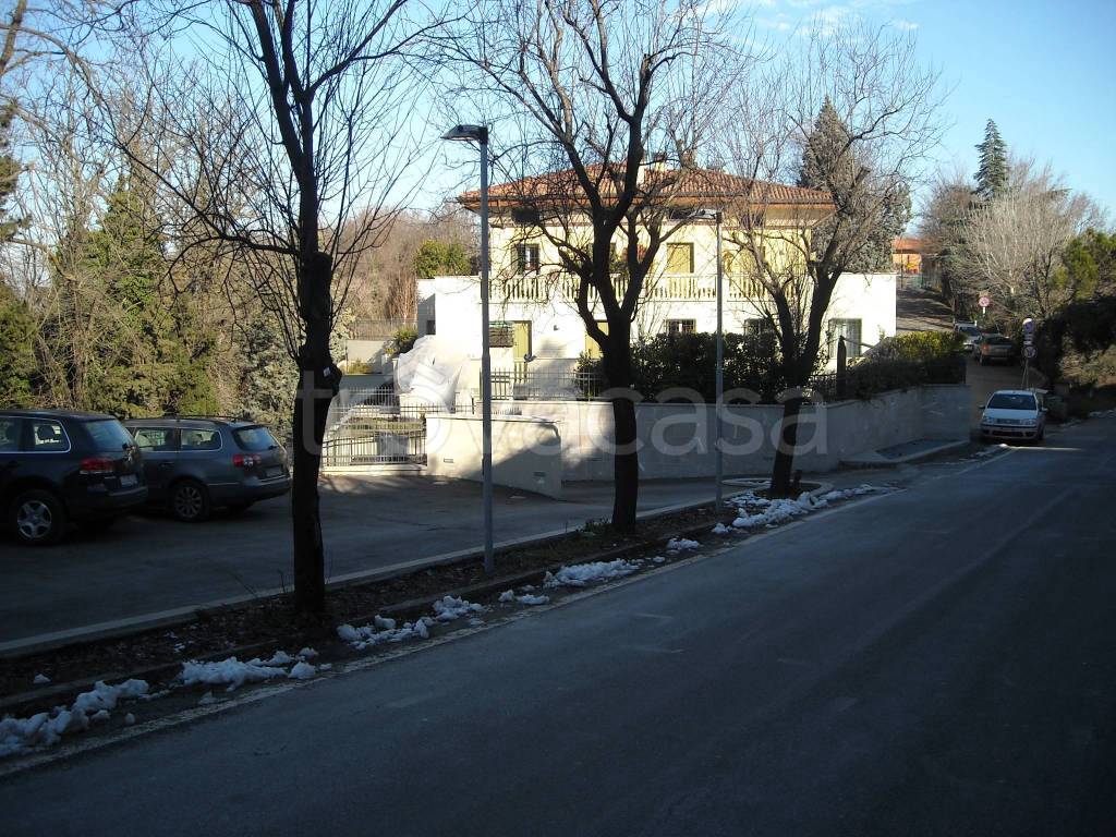 Garage in vendita a Bologna via San Luca, 35