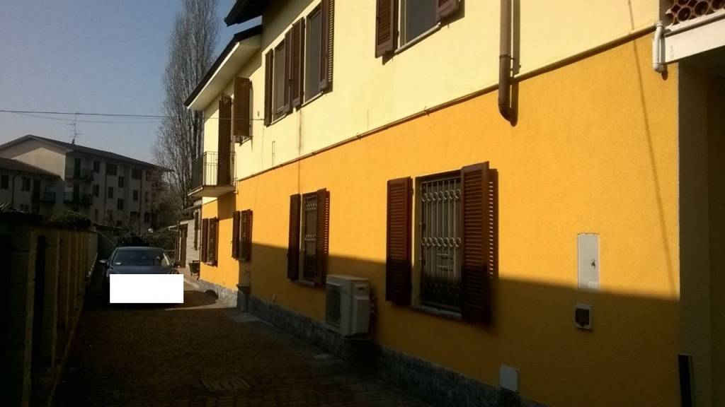 Casa Indipendente in vendita a Lacchiarella via Vittorio Veneto