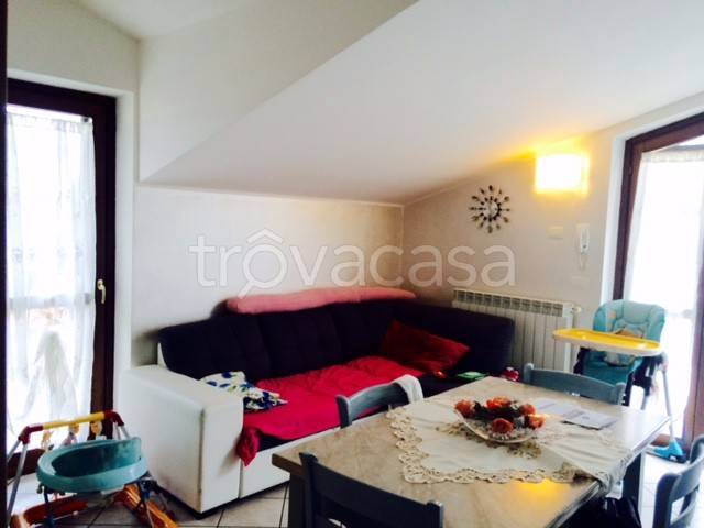 Appartamento in vendita a Bonate Sotto via Benvenuto Cellini, 22