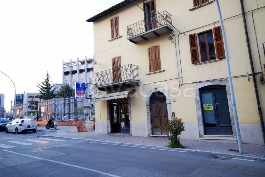 Negozio in vendita ad Ascoli Piceno viale della Repubblica, 18-22