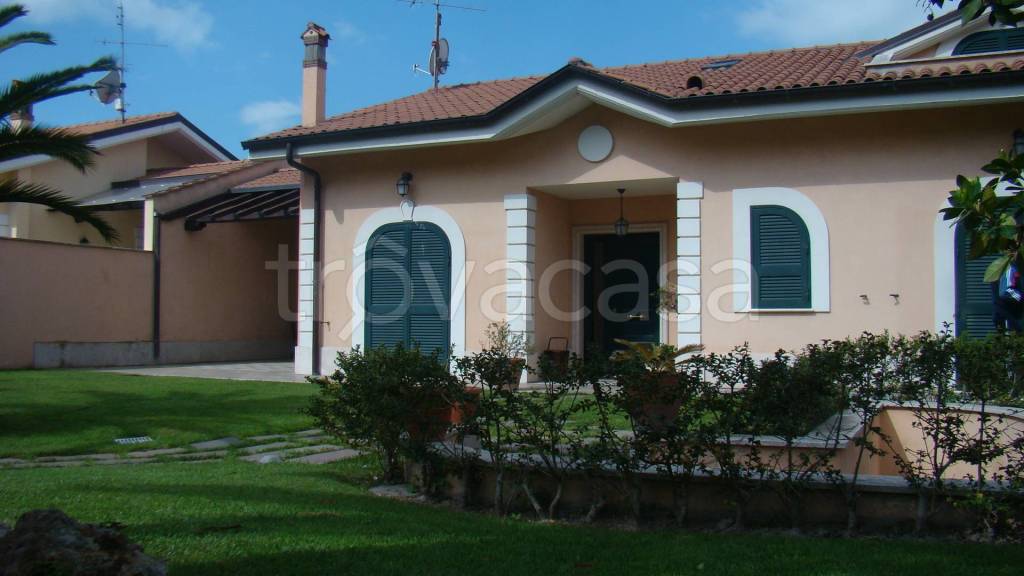 Villa in vendita a Grottaferrata via Colle San Antonio