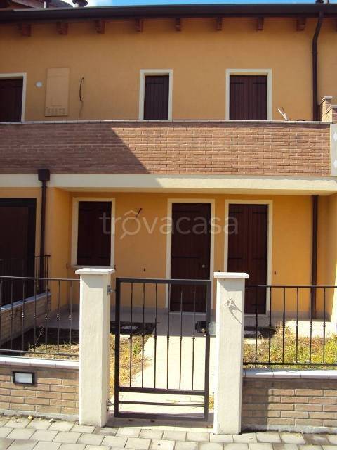 Villa Bifamiliare in vendita a Occhiobello via Prof. F. Pellegrini, 11/d