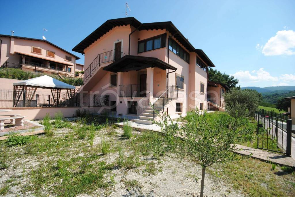 Villa Bifamiliare in affitto a Spoleto