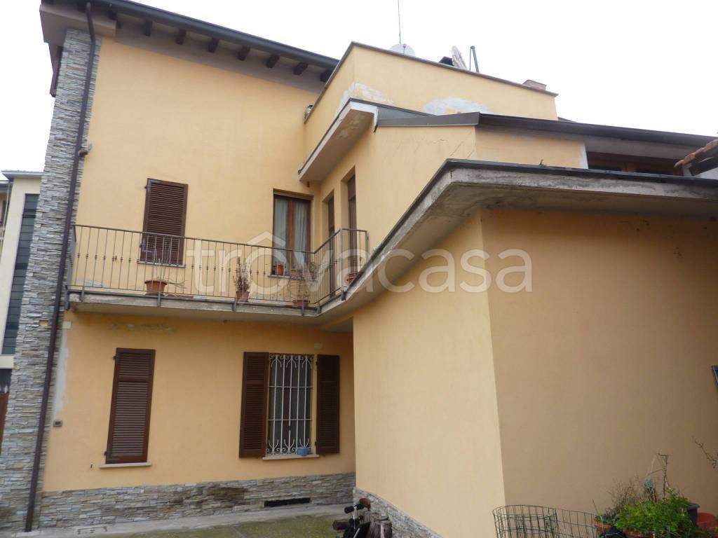 Villa in vendita a Vigevano via Gambolina