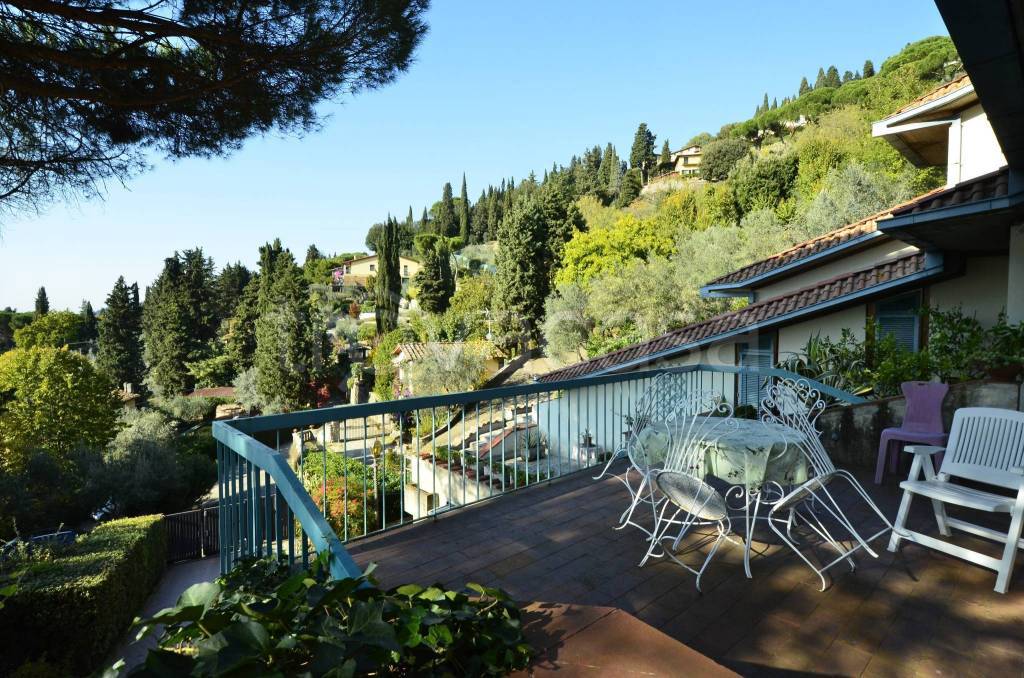 Villa Bifamiliare in vendita a Fiesole via Giuseppe Mantellini