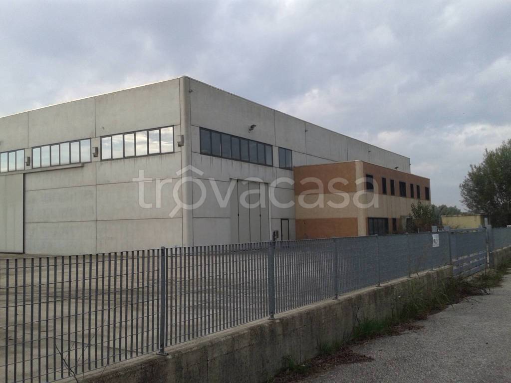 Capannone Industriale in vendita a Villa Bartolomea via del Commercio