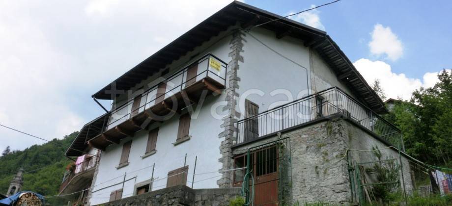 Casa Indipendente in vendita a Costa Serina via Santa Lucia