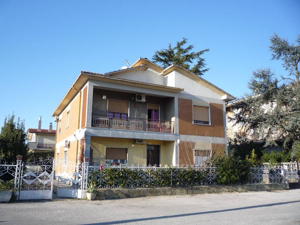 Appartamento in vendita a Frosinone via dei Monti Lepini, 112