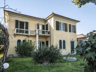 Villa in vendita a camaiore via sardegna