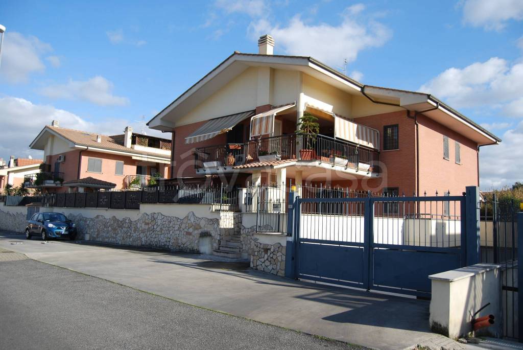 Appartamento in vendita a Ciampino via Fausto Viola, 22